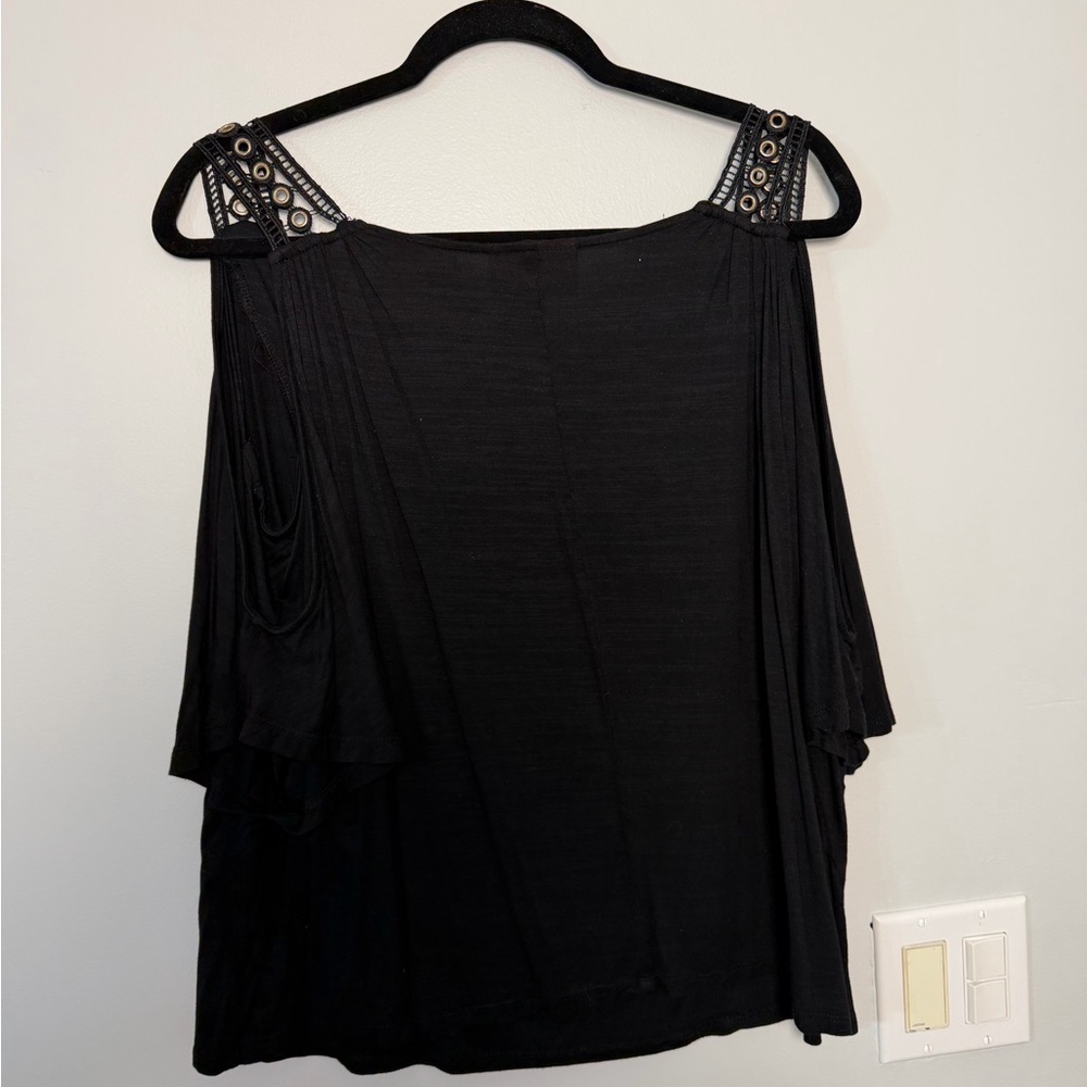Jennifer Lopez Black Blouse with Lace Shoulders - Picture 6 of 6
